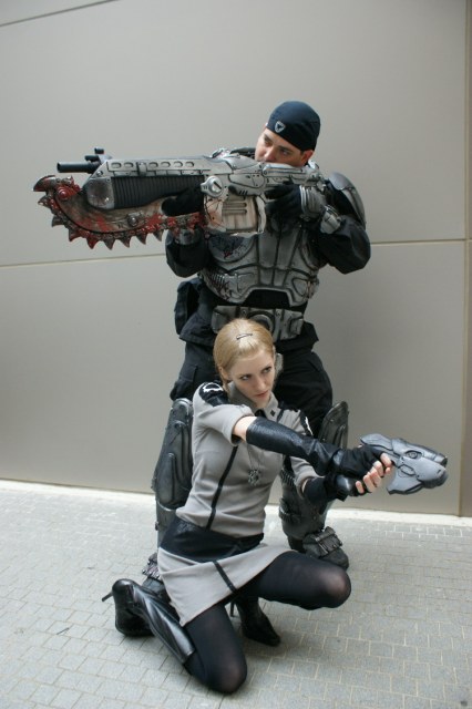 Marcus Fenix and Anya Stroud Gears of War Cosplay [pics] | Fanboy Fashion